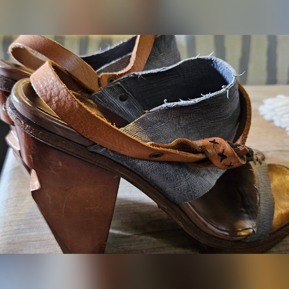 A.S. 98 Two-Tone Leather Sandals - Picture 5 of 7